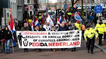 Rotterdam Belediyesi'nden Skandal İzin: Cami Önünde Domuz Çevirmek Serbest