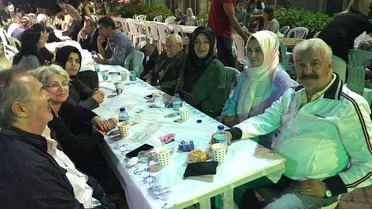 Akçakoca Kızılay Yaşlılar Konuk Evinde Anlamlı İftar Yemeği