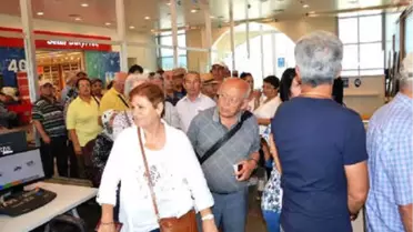 Ayvalık Deniz Hudut Kapısı'nda Oy Kullanmak İçin Sıraya Girdiler