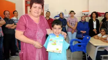 Doğuştan İki Kolu Olmayan Baran'ın Karne Sevinci