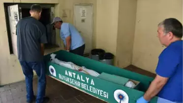 Antalya'daki Kazada Ölen 3 Mühendis ve Bebeğin Cenazeleri Alındı (2)
