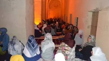 Tarihi Camiler Kadir Gecesinde Doldu Taştı