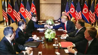 Trump ile Kim Tarihi Zirvede Buluştu, İlk Sözler 'İlişkiler Harika' Oldu
