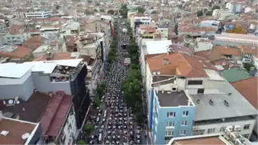 Gelenek Yine Bozulmadı... Türkiye'nin En Büyük İftar Sofrası Yine Uşak'ta Kuruldu