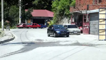 Aylardır Bozuk Olan Yolda Biriken Su Mahalleliyi Çileden Çıkarttı