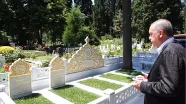 Erdoğan Anne ve Babasının Mezarlarını Ziyaret Etti