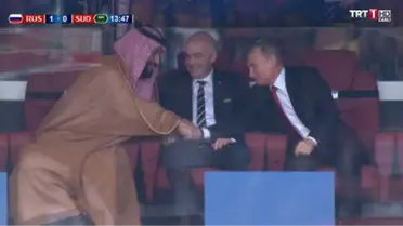 Rusya Devlet Başkanı Putin, Attıkları Golün Ardından Prens Selman'ın Elini Sıktı