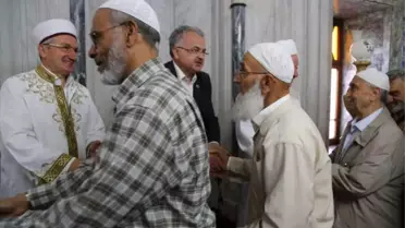 Başkan Kasap, Bayram Namazı Sonrası Vatandaşlarla Bayramlaştı