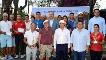 Bakan Çavuşoğlu Ramazan Bayramı Golf Turnuvası'nda Ödül Verdi