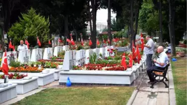 Edirnekapı Şehitliğinde Buruk Babalar Günü
