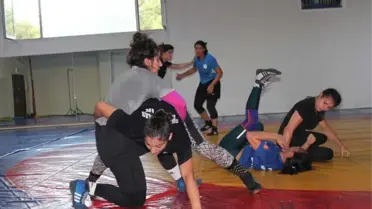 Genç Kadınlar Güreş Milli Takımı Yalova'da Kampa Girdi