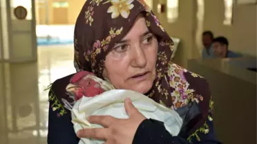Ayağı Kırılan Horozu İçin Gözyaşı Döktü