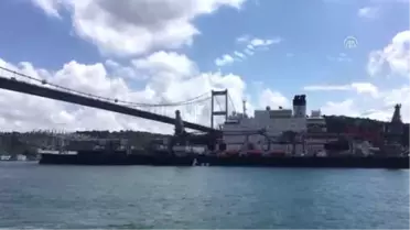 Dünyanın En Büyük İnşaat Gemisi İstanbul Boğazı'ndan Geçiyor (2)