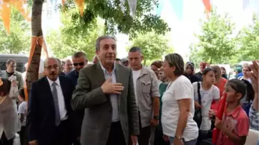 AK Parti'li Eker: Bölgenin Sorunlarını Barış İçinde Çözmeyi Öneriyoruz