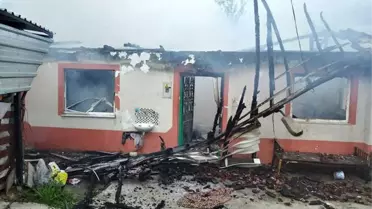 Çatıda Başlayan Yangın Evi Küle Çevirdi