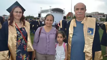 Biri 56 Diğeri 59 Yaşında Mezun Oldu