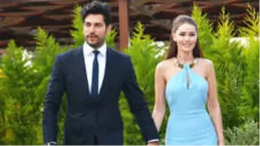 Komşularıyla Otopark Krizi Yaşayan Burak Özçivit İki Arabasını Satışa Çıkardı