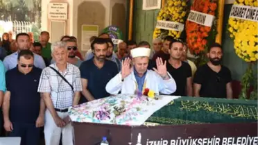Silahlı Saldırıda Ölen İzmirli Şarkıcı Toprağa Verildi
