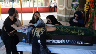 Silahlı Saldırıda Ölen Ünlü Şarkıcı Son Yolculuğuna Uğurlandı