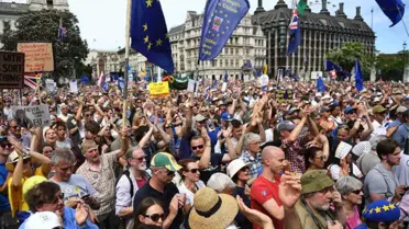 Brexit Karşıtı Binlerce Kişi Sokağa Döküldü