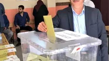 AK Parti Van İl Başkanı Türkmenoğlu Oyunu Kullandı