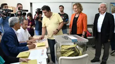 Cumhurbaşkanı Adayı Doğu Perinçek Oyunu Beşiktaş'ta Kullandı