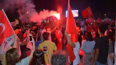Torbalı'da El Ele Zafer Kutlaması