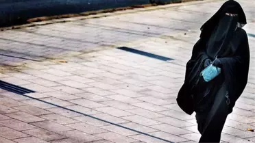 Hollanda'da Burka ve Peçe Yasağı Onaylandı