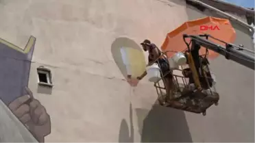 Kadıköy'de Binalar Mural Festivaliyle Canlandı