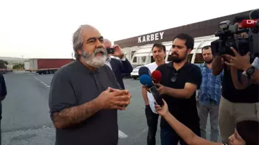 Mehmet Altan Tahliye Kararının Ardından Cezaevinden Çıktı, İşte Silivri'den İlk Fotoğraf