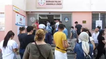 Yks Öncesi Küpe Krizi Yaşandı; 15 Dakika Kuralına Takılanlar Sınava Giremedi