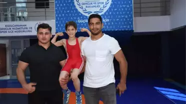 Şampiyon Güreşçiler Melih'le Buluştu