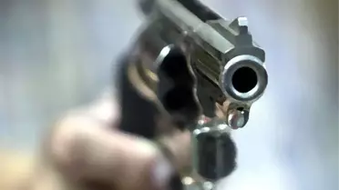 Silahlı Saldırgan Polise Teslim Oldu