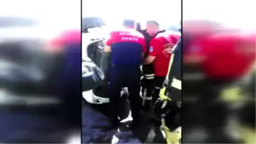 Denizli'de Hafif Ticari Araç ile Otomobil Çarpıştı: 9 Yaralı