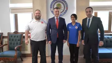Vali Büyükakın, Başarılı Sporcuları Ödüllendirdi