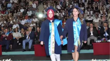 Kübra ile Nazlıcan, Tıp Fakültesi Birincisi