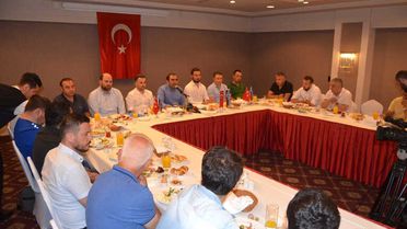 Abiş Hopikoğlu: 'Bizi Korsan Taksi Noktasına Getiriyorlar'