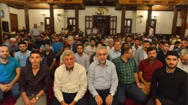 Başkan Karaosmanoğlu, Hafızlarla Sabah Namazında Bir Araya Geldi