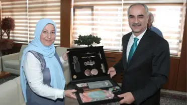 Şehit Ailesi Şehitler Meydanında