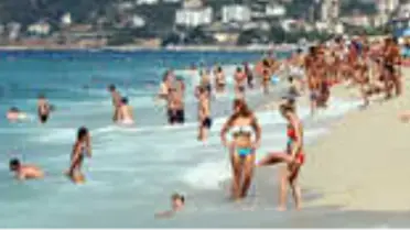 Çeşme Plajlarında Adım Atacak Yer Kalmadı