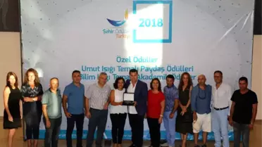 Başkan Kocadon'a Yılın Doğa Dostu Şehri Ödülü Verildi