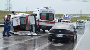 Hasta Taşıyan Ambulans Devrildi: 4 Yaralı