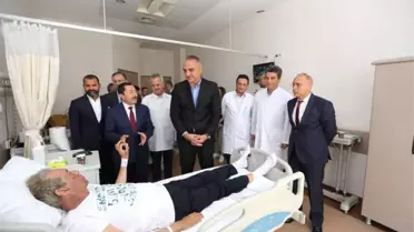 Bakan Ersoy Ünlü Sanatçı Can Gürzap'ı Ziyaret Etti