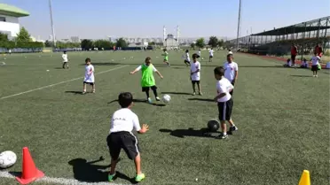 Büyükşehir Futbol Yaz Okuluna Yoğun İlgi