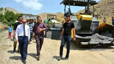 Hakkari'de Yol Asfaltlama Çalışması