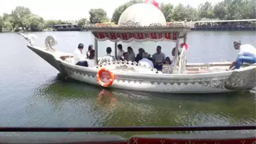 Nikahı Göldeki Kayıkta Kıydılar