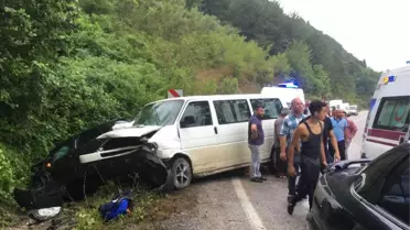 Kastamonu'da Feci Kaza: 12 Yaralı