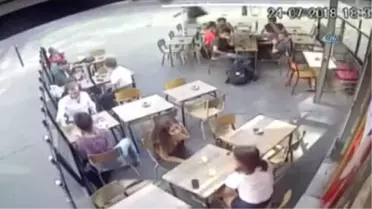 Paris'te Sokak Ortasında Kadına Şiddet Kameraya Yansıdı