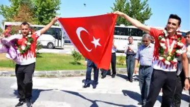 Ayağındaki 1 Kırık ve 2 Çatlağa Rağmen Dünya Şampiyonu Oldu