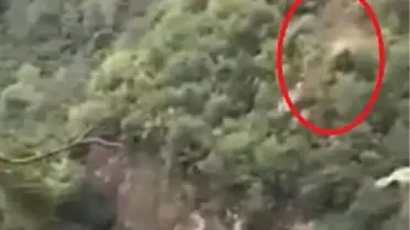 Hafif Ticari Araç Uçurumdan Yuvarlandı: 3 Yaralı
